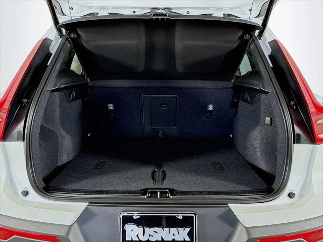 2026 Volvo XC40 Plus, B5 AWD Gas (mild hybrid), Dark