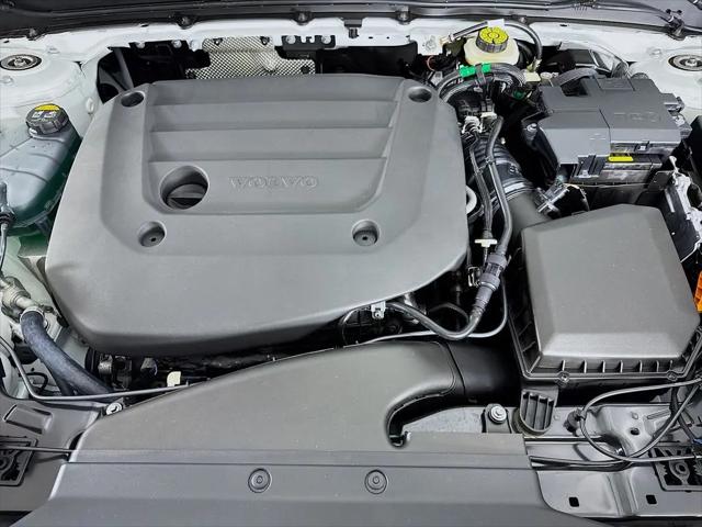 2026 Volvo XC40 Plus, B5 AWD Gas (mild hybrid), Dark