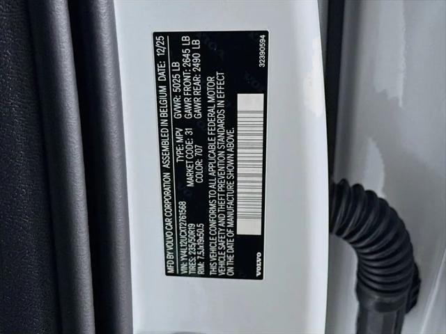 2026 Volvo XC40 Plus, B5 AWD Gas (mild hybrid), Dark