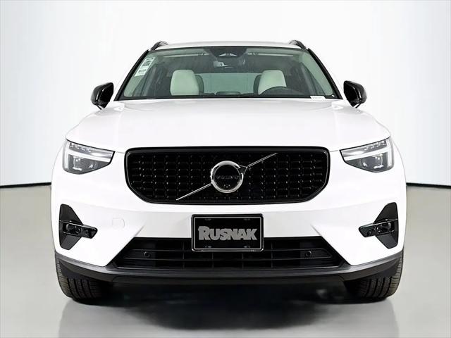 2026 Volvo XC40 Plus, B5 AWD Gas (mild hybrid), Dark