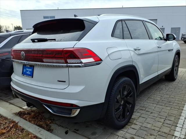 2026 Volkswagen Atlas Cross Sport SE with Technology