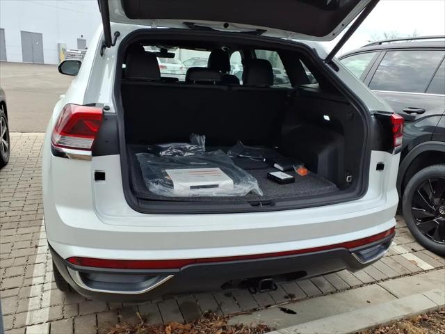 2026 Volkswagen Atlas Cross Sport SE with Technology
