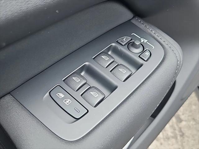 2026 Volvo XC60 B5 Core