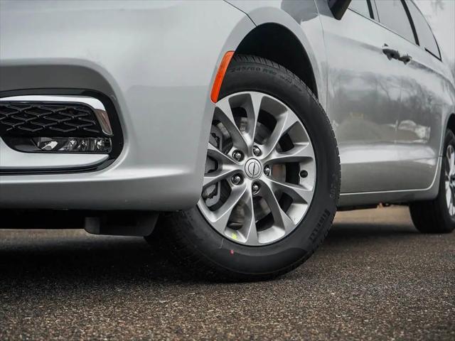 2026 Chrysler Pacifica Select AWD