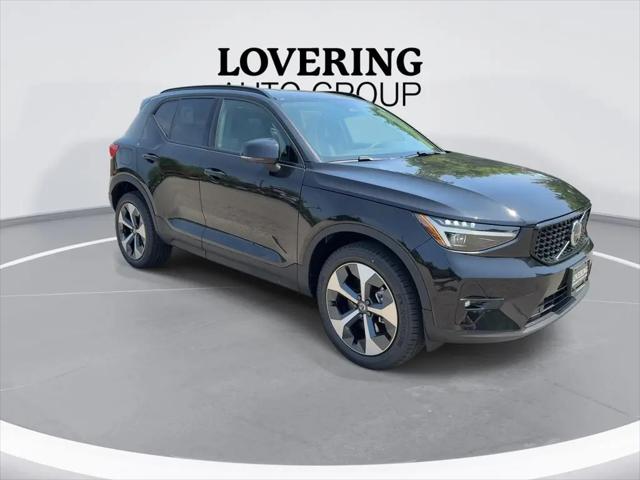 2026 Volvo XC40 Plus, B5 AWD Gas (mild hybrid), Dark