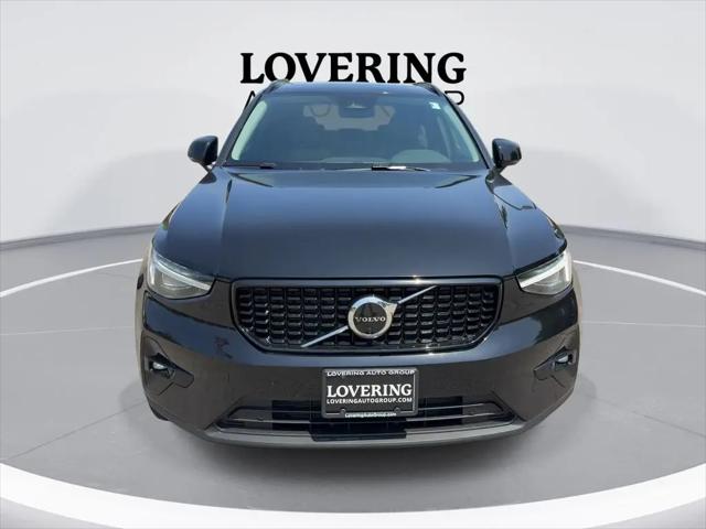 2026 Volvo XC40 Plus, B5 AWD Gas (mild hybrid), Dark