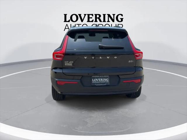 2026 Volvo XC40 Plus, B5 AWD Gas (mild hybrid), Dark