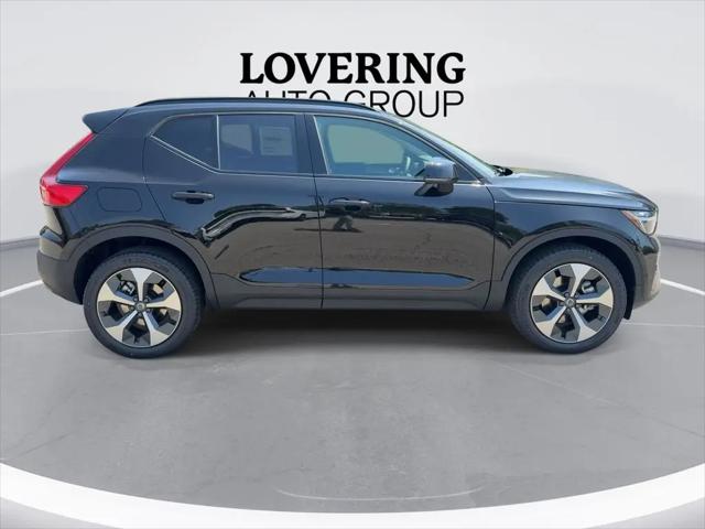 2026 Volvo XC40 Plus, B5 AWD Gas (mild hybrid), Dark