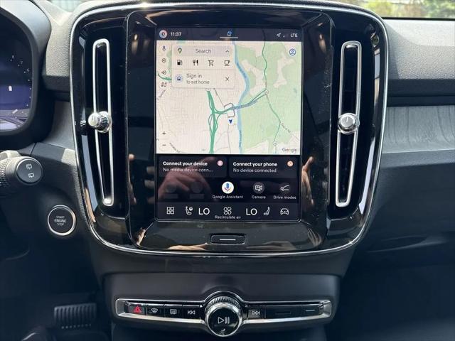 2026 Volvo XC40 Plus, B5 AWD Gas (mild hybrid), Dark