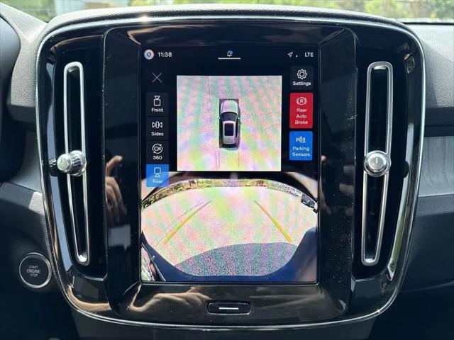 2026 Volvo XC40 Plus, B5 AWD Gas (mild hybrid), Dark