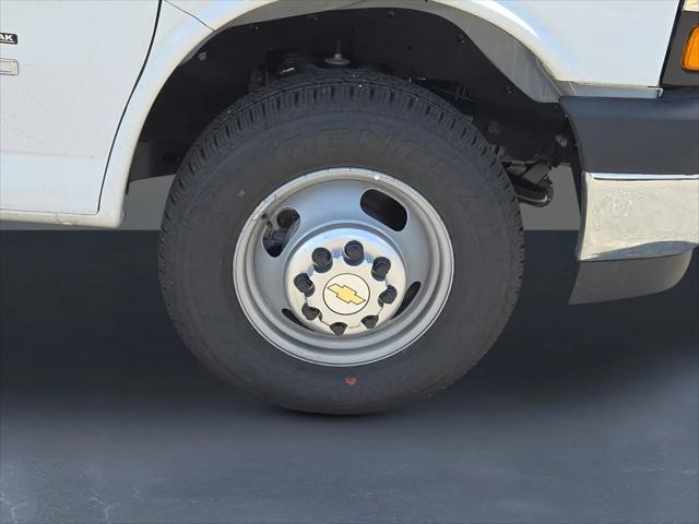 2026 Chevrolet Express Cutaway 4500 Van