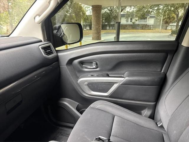 2017 Nissan Titan SV