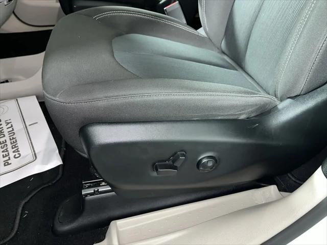 2024 Chrysler Voyager LX