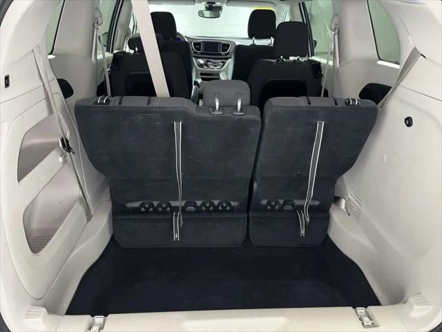 2024 Chrysler Voyager LX