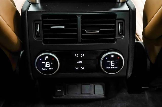 2023 Land Rover Discovery P360 Metropolitan Edition