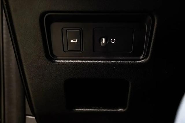 2023 Land Rover Discovery P360 Metropolitan Edition