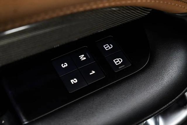 2023 Land Rover Discovery P360 Metropolitan Edition