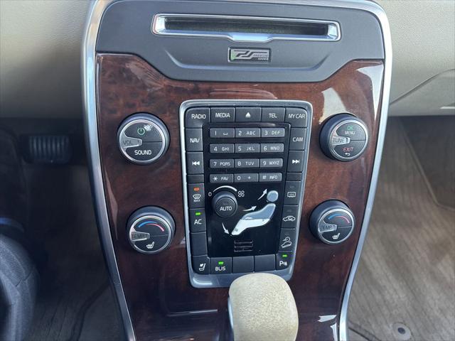 2012 Volvo XC70 T6 Platinum