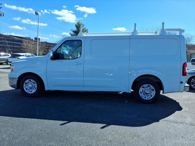 2014 Nissan 2500 SV V8