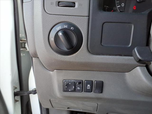 2014 Nissan 2500 SV V8