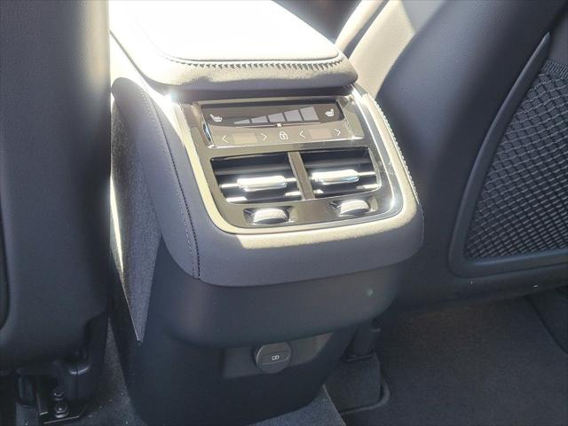 2026 Volvo XC90 Ultra Dark Theme, B6 AWD Gas (mild hybrid), Gasoline, 7 Seats