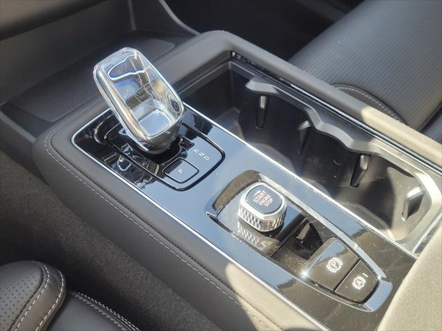 2026 Volvo XC90 Ultra Dark Theme, B6 AWD Gas (mild hybrid), Gasoline, 7 Seats