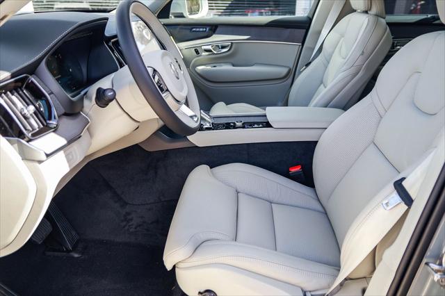 2026 Volvo XC90 Plug-In Hybrid Ultra, T8 AWD, Electric/Gasoline, Bright, 7 Seats