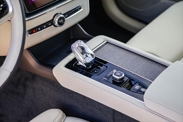 2026 Volvo XC90 Plug-In Hybrid Ultra, T8 AWD, Electric/Gasoline, Bright, 7 Seats