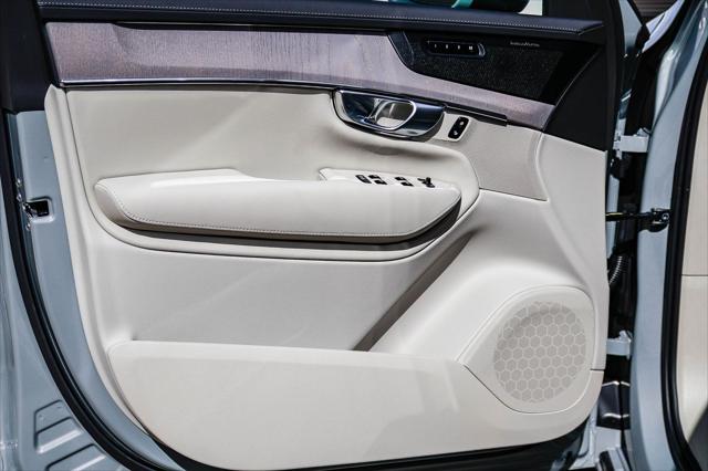 2026 Volvo XC90 Plug-In Hybrid Ultra, T8 AWD, Electric/Gasoline, Bright, 7 Seats