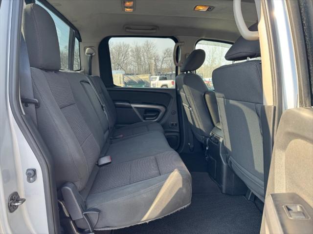 2015 Nissan Titan SV