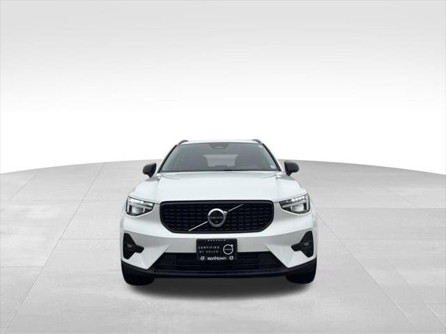2026 Volvo XC40 Plus, B5 AWD Gas (mild hybrid), Dark