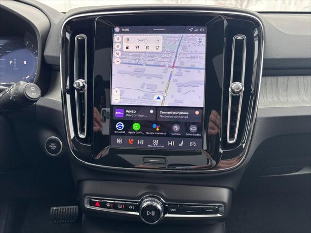 2026 Volvo XC40 Plus, B5 AWD Gas (mild hybrid), Dark