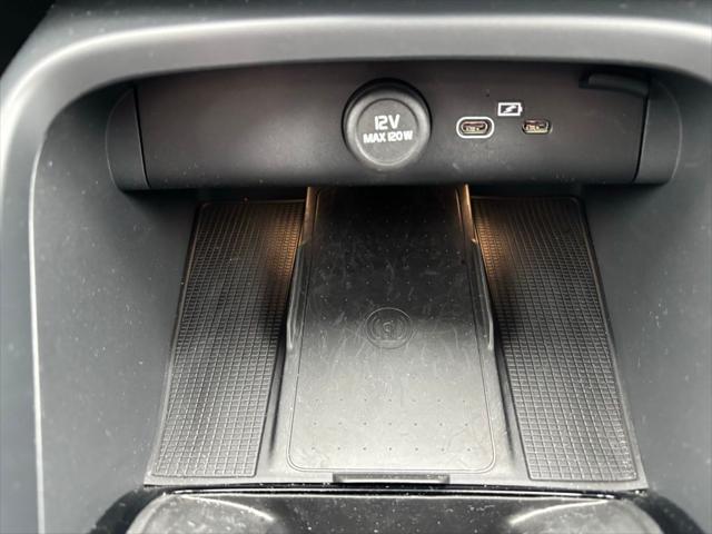 2026 Volvo XC40 Plus, B5 AWD Gas (mild hybrid), Dark
