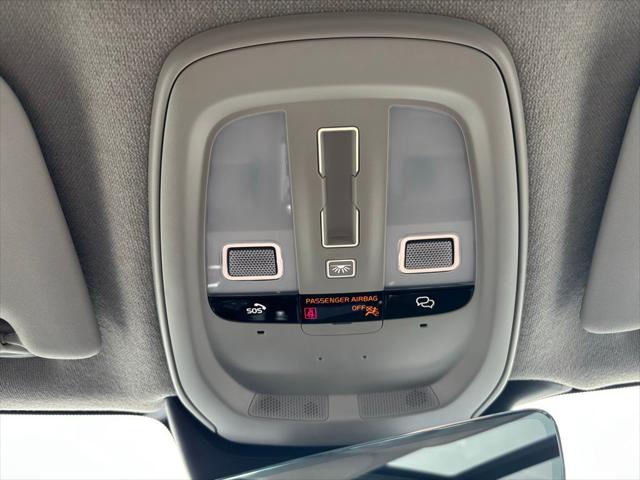 2026 Volvo XC40 Plus, B5 AWD Gas (mild hybrid), Dark