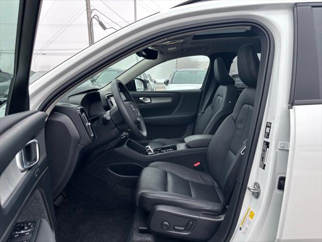 2026 Volvo XC40 Plus, B5 AWD Gas (mild hybrid), Dark