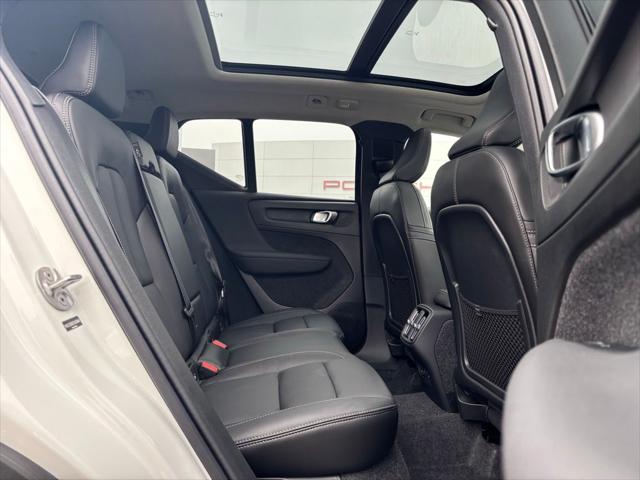 2026 Volvo XC40 Plus, B5 AWD Gas (mild hybrid), Dark