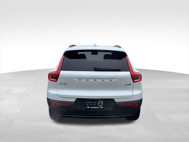 2026 Volvo XC40 Plus, B5 AWD Gas (mild hybrid), Dark