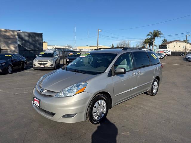 2008 Toyota Sienna CE 8 Passenger 4dr Mini Van