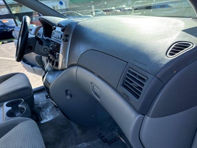 2008 Toyota Sienna CE 8 Passenger 4dr Mini Van
