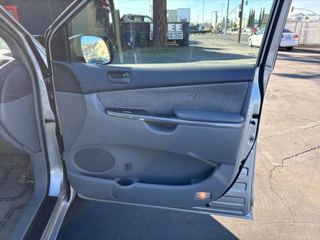 2008 Toyota Sienna CE 8 Passenger 4dr Mini Van