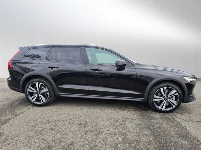 2026 Volvo V60 Cross Country Plus, B5 AWD Gas (mild hybrid)