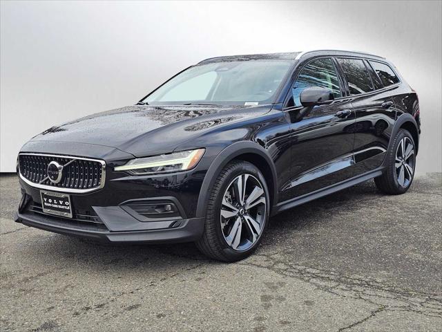 2026 Volvo V60 Cross Country Plus, B5 AWD Gas (mild hybrid)