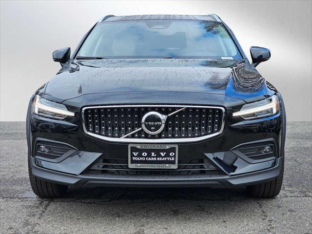 2026 Volvo V60 Cross Country Plus, B5 AWD Gas (mild hybrid)