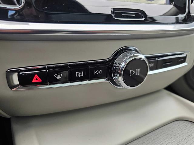 2026 Volvo V60 Cross Country Plus, B5 AWD Gas (mild hybrid)