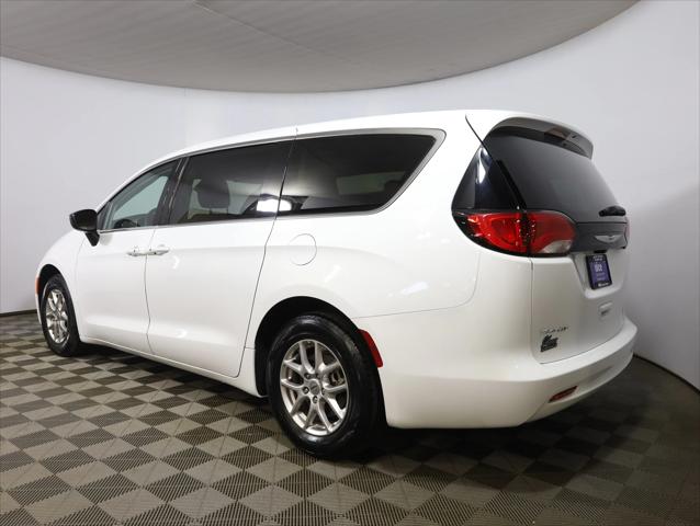 2024 Chrysler Voyager LX