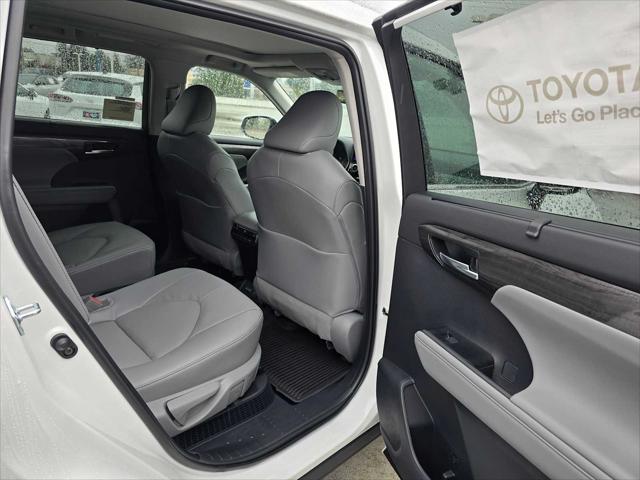2026 Toyota Highlander Hybrid Platinum