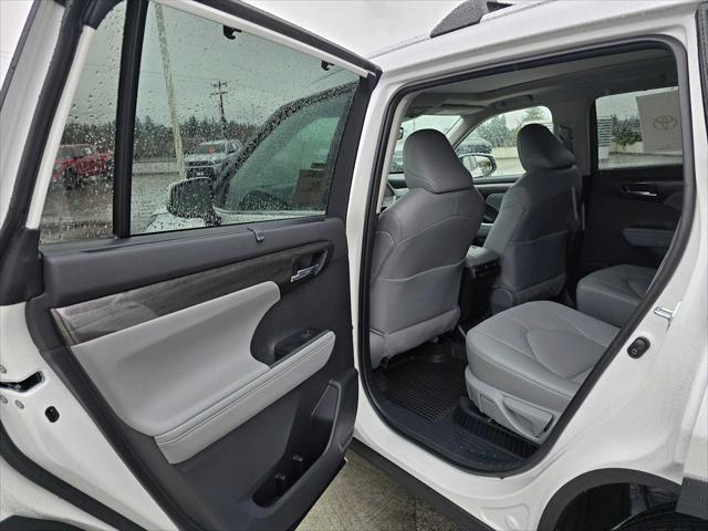 2026 Toyota Highlander Hybrid Platinum
