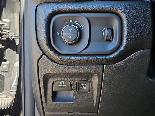 2026 Ram 1500 Warlock Crew Cab 4x4 5'7" Box