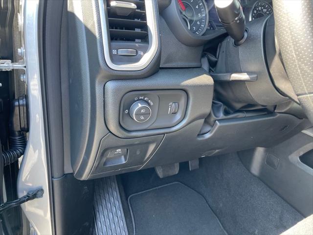 2026 Ram 1500 Express Crew Cab 4x4 5'7" Box