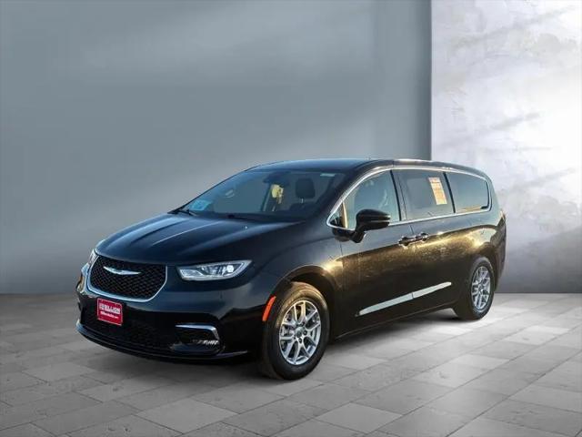 2024 Chrysler Pacifica Touring L for sale in Sioux Falls, SD